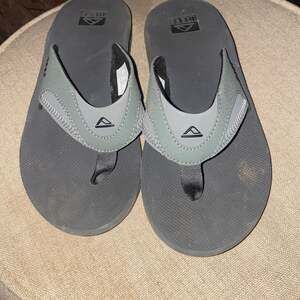 Reef Men's Fanning Flip Flops in Grey Swells with Bottle Opener